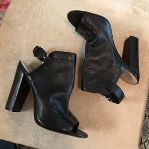 Peep toe leather mules with chunky heel